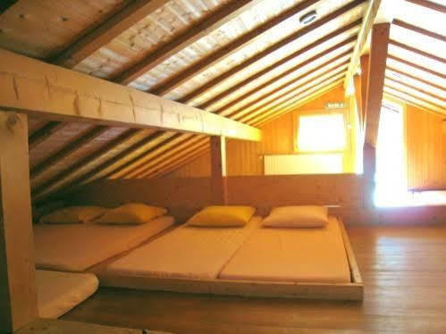 Dortoir Moubra Hostel Crans-Montana Bagian luar foto